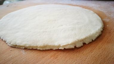 擀好后 放入蒸锅 上汽后蒸一刻钟左右即可