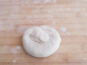 绕圈缠绕一下后再按扁。