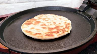 烙至两面成金黄色就可以了。