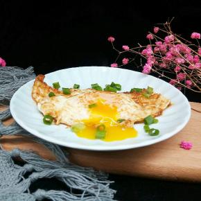 都等不及拍照，我家熊孩子说，妈妈，你拍照，其余的我先尝一个，就开吃了，一边吃，一边说，一个字，香！