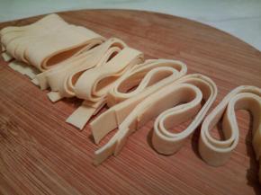 豆皮切丝，大小可以根据自己喜好来