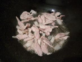 炒至肉丝变色