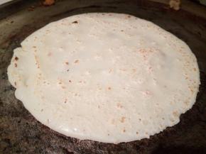 一面熟了，翻另外一面，两面微黄就可以