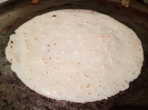 一面熟了，翻另外一面，两面微黄就可以