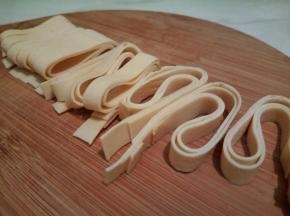 豆皮切丝，大小可以根据自己喜好来