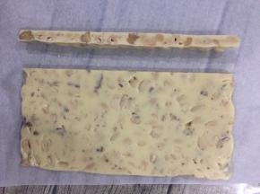切记一定要放凉了切，不然会走行而且黏的不好看。