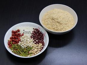 准备好；红衣花生、红小豆、绿豆、薏米、眉豆、大米、麦胚、白砂糖等。