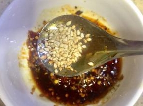 放入熟白芝麻