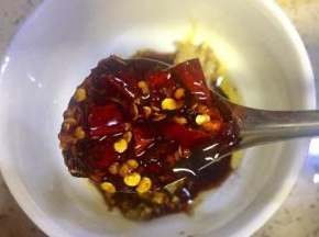 有辣椒节的辣椒油