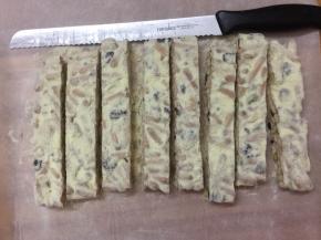 等到放凉就可以切成长条