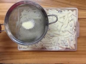 趁热筛上均匀奶粉