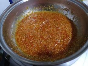 最后熬制果酱呈金黄色，微有焦糖味即可。