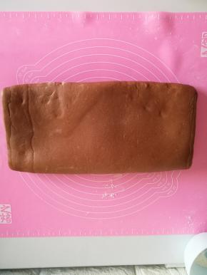 20分钟后再擀开再折叠，重复上次折叠方法然后冷冻松弛20分钟。