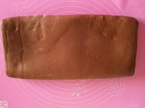 20分钟后再擀开再折叠，重复上次折叠方法然后冷冻松弛20分钟。