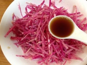 加入苹果醋拌匀