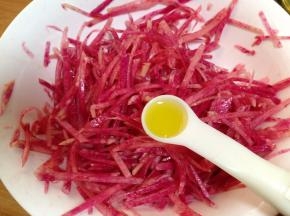 最后加入橄榄油拌匀