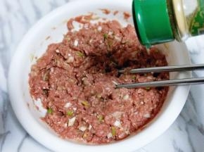 再加入十三香。