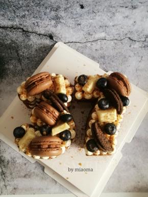 这是我第一次做的 可可味儿的 这个数字是直接拿食用色素笔画上去裁剪的。