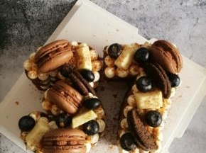 这是我第一次做的 可可味儿的 这个数字是直接拿食用色素笔画上去裁剪的。