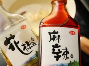 用的是这两种调味油。