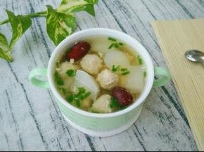 汤很清。