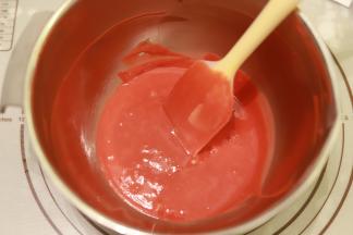 拌至顺滑的蛋糕糊