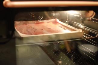 烤箱预热150度上下火中层30分钟