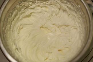 淡奶油加糖打发至六，七成