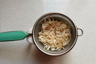 虾皮适量清水冲洗干净沥干备用