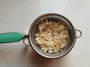 虾皮适量清水冲洗干净沥干备用