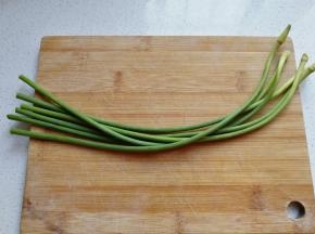 蒜苔数根备用