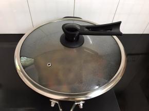 炖煮至食材变软入味。