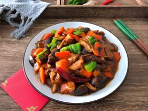 鲜美入味的黄焖香菇。