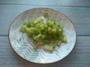 芹菜切丁
