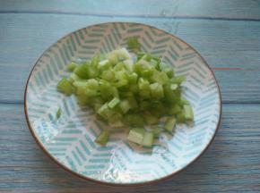 芹菜切丁