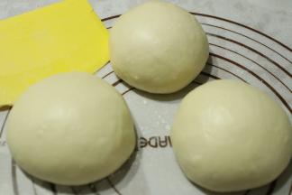 称重分割成三等份，醒发15分钟。