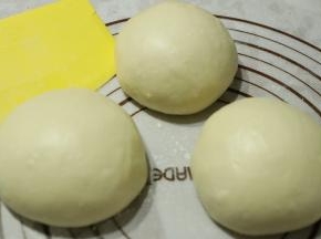 称重分割成三等份，醒发15分钟。