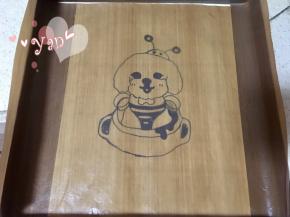 28*28烤盘铺上图案纸，在图案纸上铺油布；