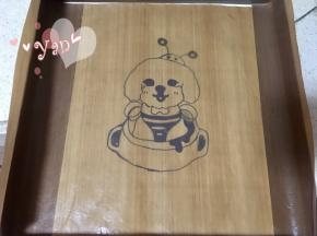 28*28烤盘铺上图案纸，在图案纸上铺油布；