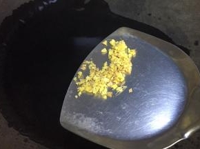 放入老姜末