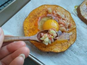 加入炒过的洋葱火腿末（提前炒一下，可以放少许油和盐）