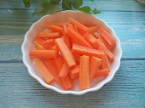 胡萝卜去皮切条