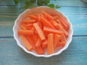 胡萝卜去皮切条