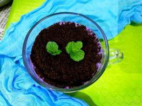 装饰一下，奥利奥蓝莓奶昔做好了。味道香爽宜人，营养健康！