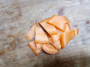 胡萝卜切菱形片