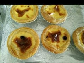 放到预热好的烤箱，上管180度，下管160度烤18分钟左右。
