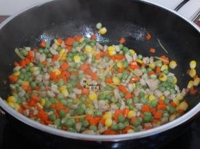 放盐炒均，即可出锅。
