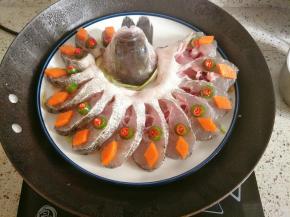 锅里水烧开，放入锅中大火蒸6分钟，焖2分钟