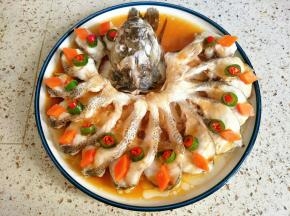 浇在鱼身上，香味四溢~