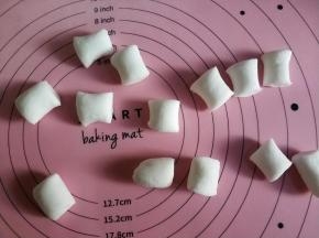 揉长条切成小剂子